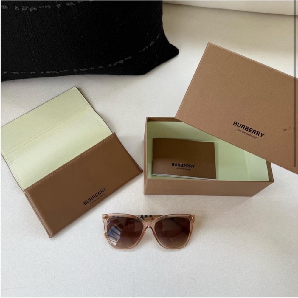 Burberry Sunglasses - Picture 6 of 7